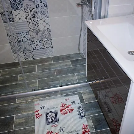 Spacious 2 Bedroom For 5 With Mountain View Free Wifi *